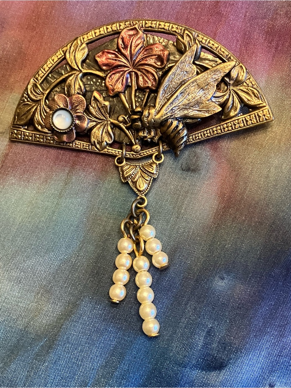 VINTAGE BUTTERFLY BROOCH BRASS AND FAUX PEARL DANGLE